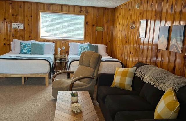 Mountain View Lodge Kitchenette Suite - Room 12