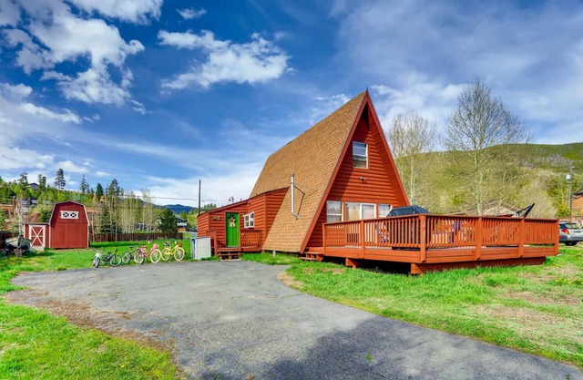 Mountain Views, Hot Tub, Incredible Location! Dog Friendly! nBCA-47331