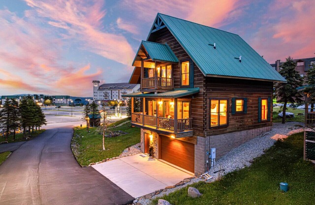 Mountain Views With Bike Storage And Game Room