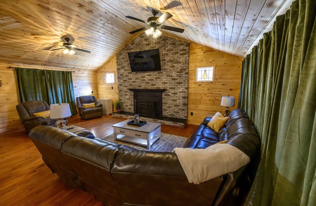Mountaineer Hillbilly Retreat located in the heart of the Northern Hatfield McCoy Trails
