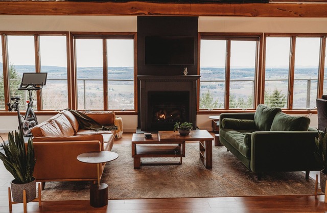 Mountainside home with amazing views