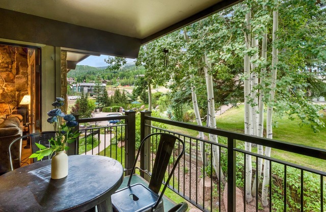 Mountainside in Snowmass Village! Balcony W/Views, Large Outdoor Pool, HT, Gas FP, Elevator, Parking
