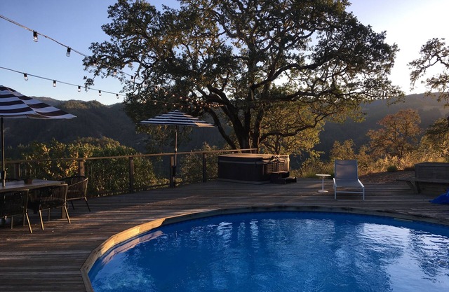 Mountaintop open home living-pool, hot tub & views!