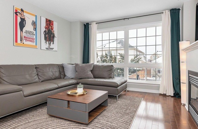 Movie Haven: furnished 3bedrooms mid-term rental in Barrhaven