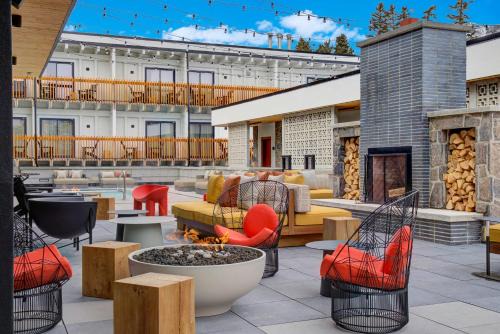 Moxy Banff