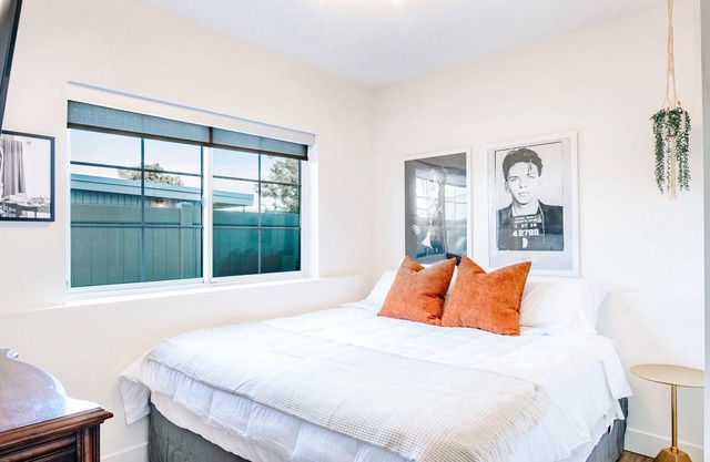 Mr. Hudson Jr. Entire rental unit in Salt Lake City, Utah, with King Bed!