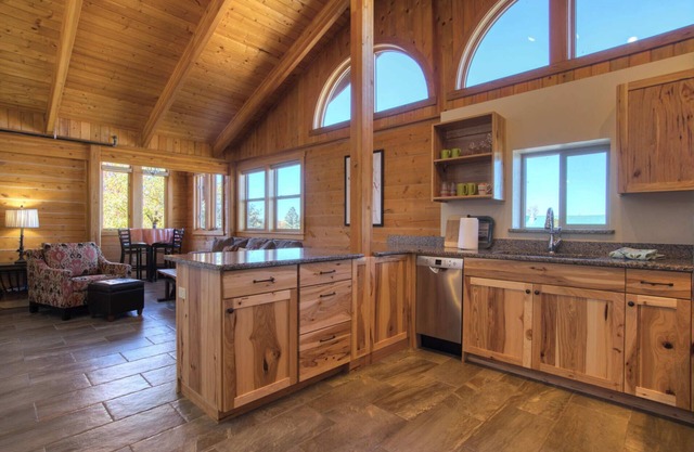 Mt. Joseph Lodge in Downtown Joseph: Unit #4