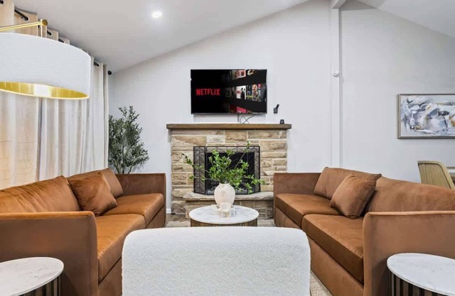 Mt. Prospect 4BR Haven Awaits