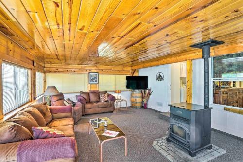 Mtn Gate Guest House about 6 Mi to Shasta Lake!