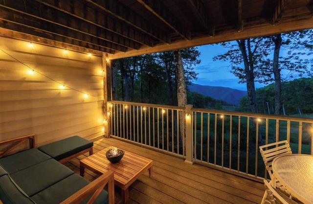 Mtn View at Swoopside Hideaway: Walk to Everything - Prime Location