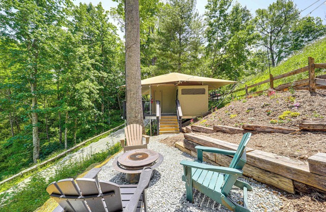 Mtn-View Deck: Scenic Glamping Getaway Near Boone!