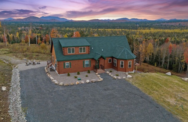 MtnView+Hottub+Lg Outdoor Area