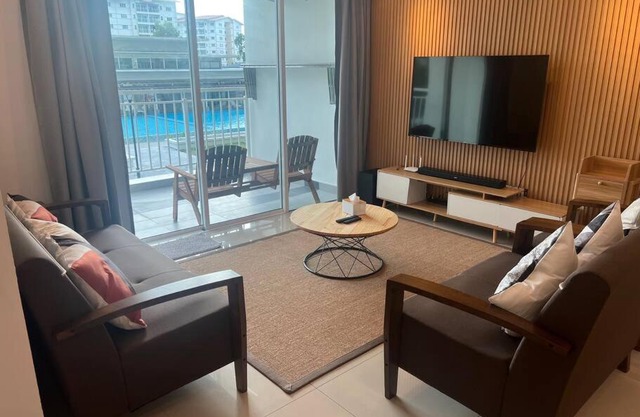 Muji Wi-Fi Aircond HomeStay