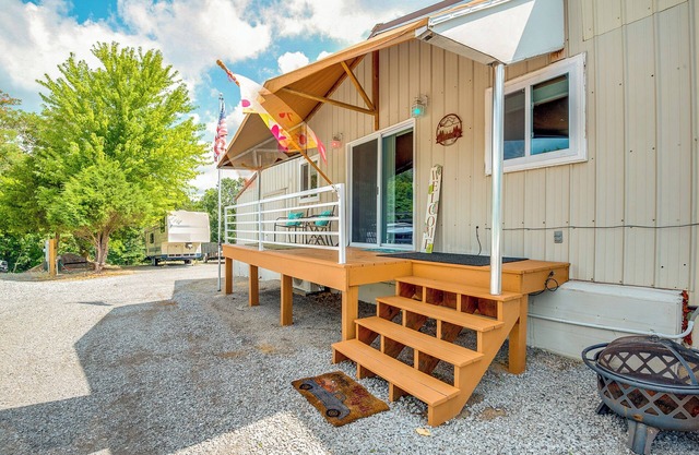 Murphysboro Retreat w/Deck Near Kinkaid Lake!