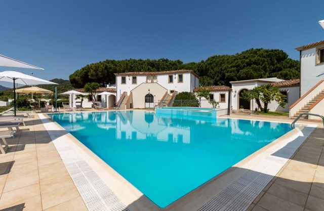 "Museddu Beach" ground floor in residence with a pool