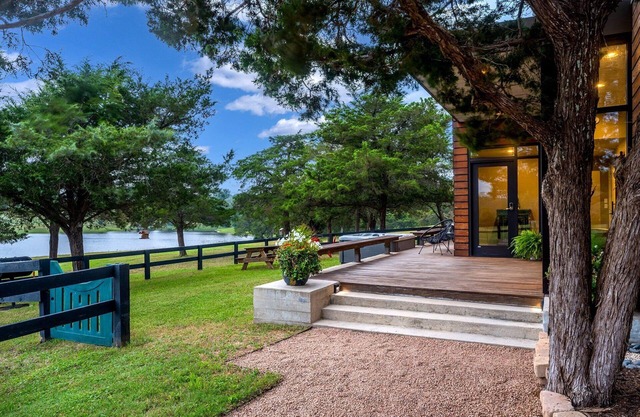 Mustang Creek Hideaway | Hot Tub | Fire Pit | Outdoor Shower