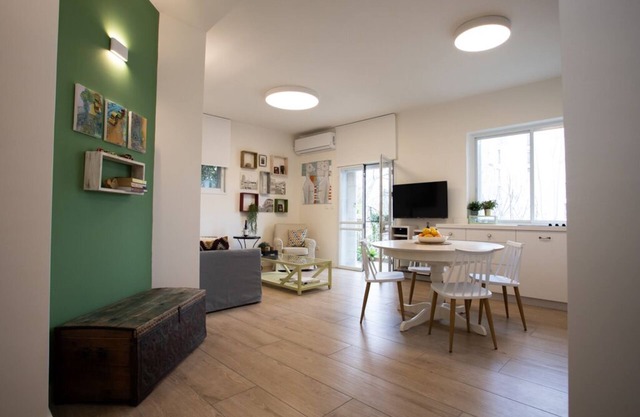 My Jerusalem Home, 2 bedrooms and two bathrooms, sleeps six