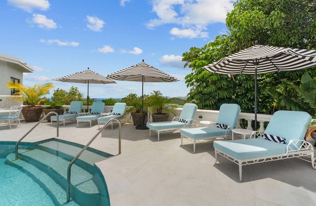 My Lady's Manor- Beautiful Views of Southside St. Thomas with Pool!