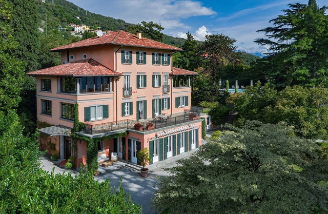 My Rental Homes - Villa Camilla with swimming pool and a private tennis court.