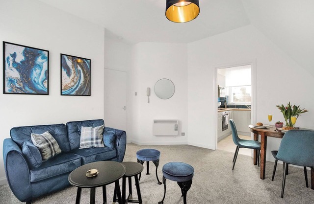 Myerton Hill 44C Mill Street