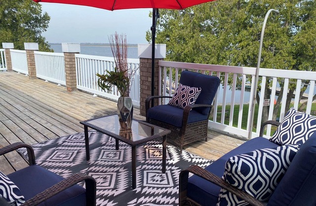 Myriad Fins Cottage and Marina