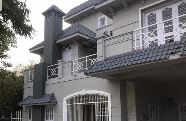 Mystic Woods The villa and lounge