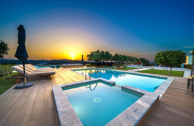 Mythic Olive Villa-Private Heated Pool-Amazing Exteriors!