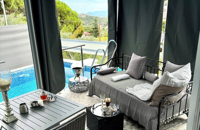 Mythos Villa Palio Ferienhaus mit Meerblick Saisonaler Außenpool Strand 250m