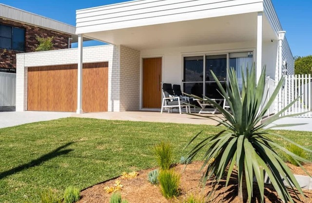 Myuna - beachfront pet-friendly