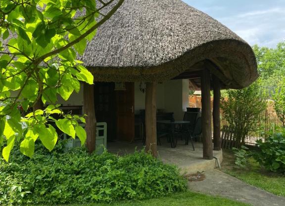 Nádfedeles Házikó