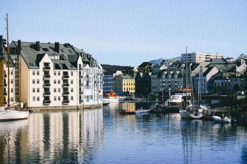 Nær Sentrum Stor, Privat og Koselig Rom