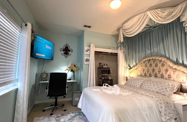 Nabor(10) fully furnished charming amazing bedroom