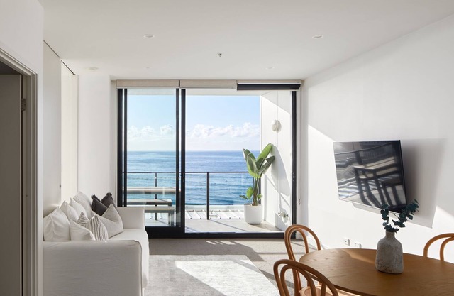 Nalu - holiday apartment overlooking Newcastle Beach