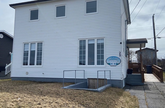 Nan’s Place Vacation Home! Traditional salt box home w/accessibility ramp