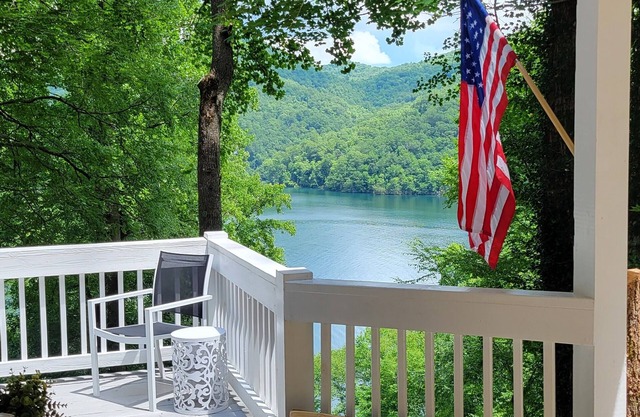 Nantahala Lakeview, Wi-fi, 🐕 Pet friendly*, firepit, pool table, hiking-boating