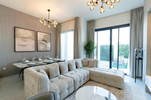 Nasma Luxury Stays - Opulent Family Escape in Marbella RAK