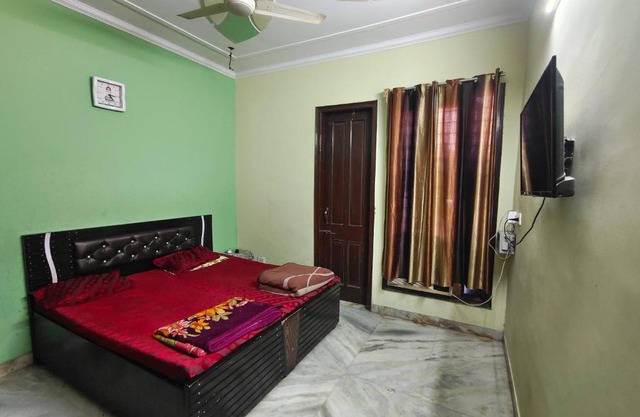 Natural Light Comfortable Room Friendly Home Stay
