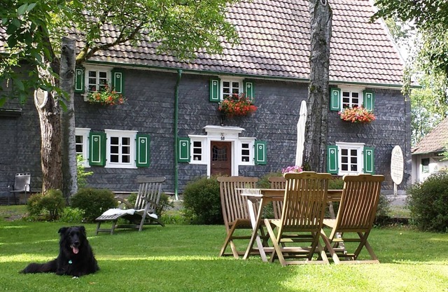 Nature farm in the Bergisch region for wonderful days of relaxation in the "Emma" vacation apartment
