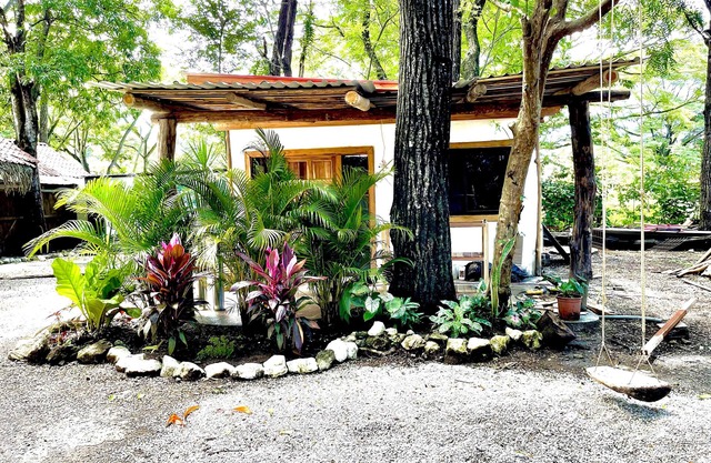 Nature Lovers Paradise w/outdoor bath - 4 min walk from the beach!