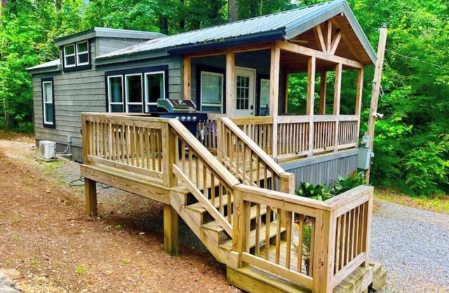 Nature’s Cove Cabin B-kayaks/fire pit/pet friendly