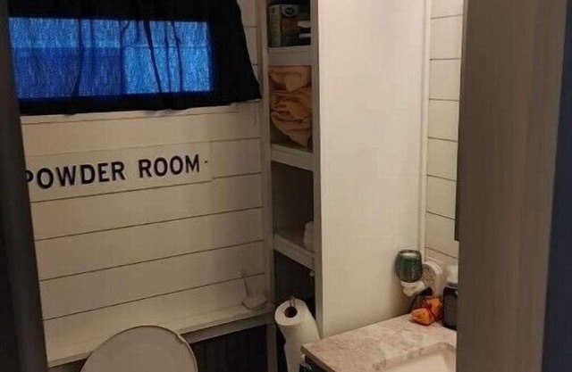 nBeautiful Houseboat homen