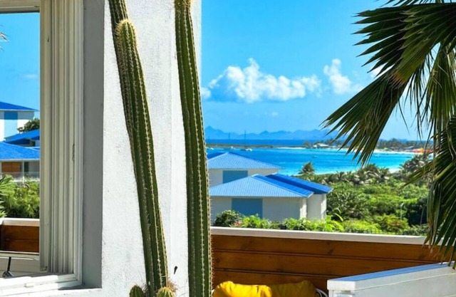 NEW house 2-bedrooms, 2-bathrooms, 3 terraces/view on OB beach + St. Barth