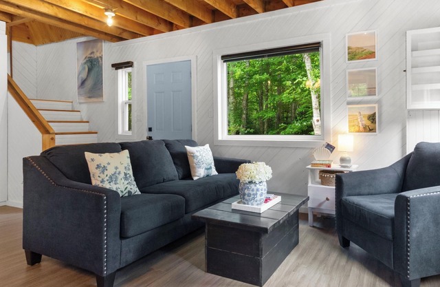 Near Basin Head and Singing Sands Beaches! Forget-Me-Not Cottage in PEI