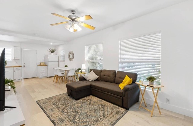 Near Beach and Las Olas, 1 bedroom Apartment