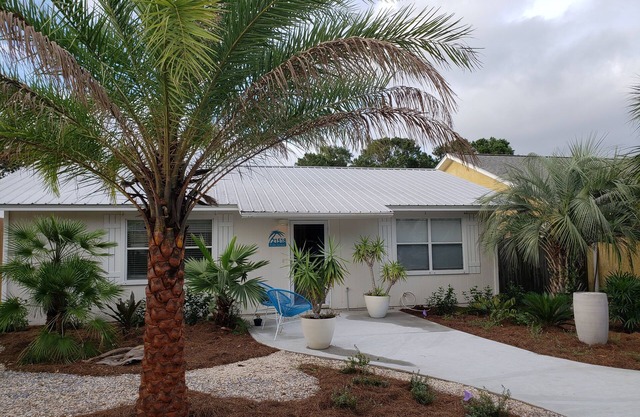 Near Beautiful Gulf Waters - Stylish Private Cottage