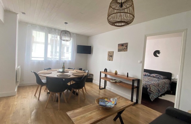 Near center, nice T3, 2 bedrooms, 4 beds