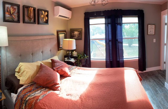 Near Downtown - Private 1 Bedroom Full Living and Kitchen Space