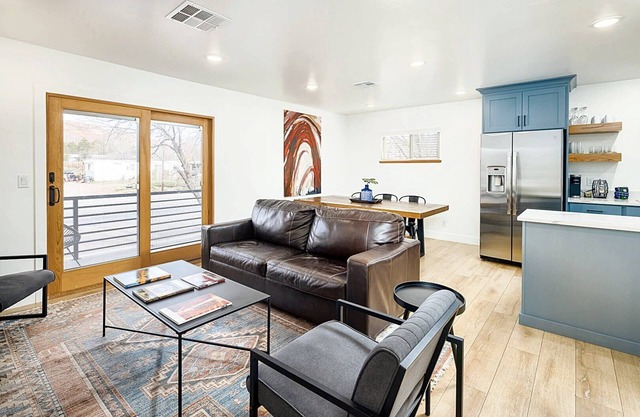 Near Downtown Stylish 2BR With Amazing Patio - 2