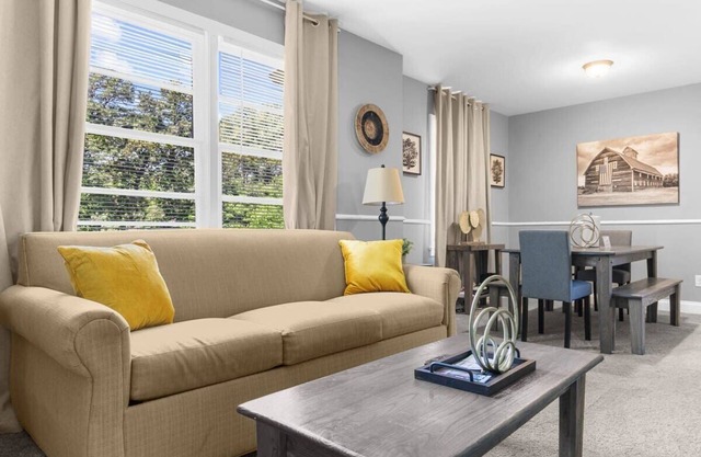 Near Hospital & Dining- Beds on Broadmoor - Unit A