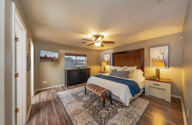 Near KINO/4 BR 2 BA/Outdoor Patio/Fenced
